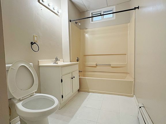 2nd image of 47 Benefit St APT 1R