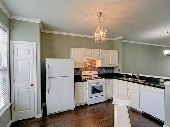 4th image of 323 Devonshire Dr #323