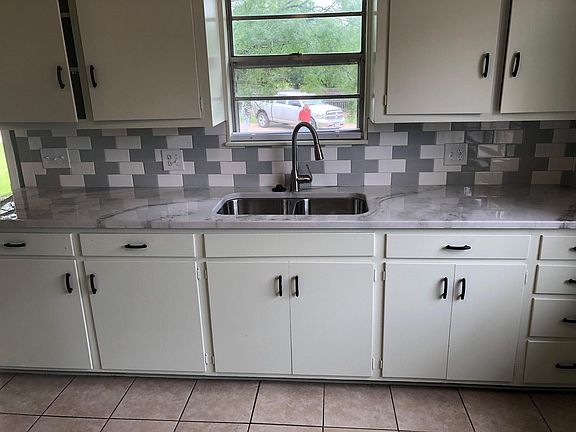 4th image of 1732 Lincoln Dr