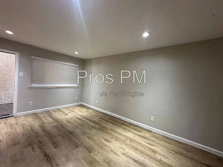Reiger Park Apartments — Photo 31
