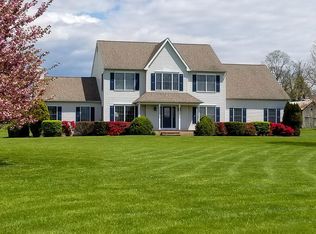 9 Pleasant View Manor Rd, Pittstown, NJ 08867