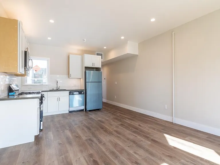 537 Valencia St #4 — Photo 5