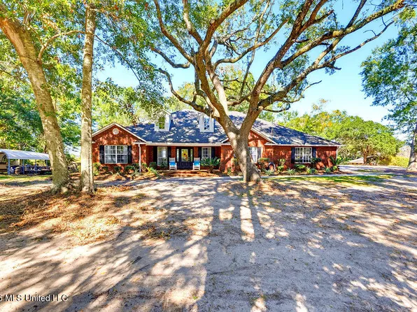 816 Powells Point Dr, Gautier, MS 39553