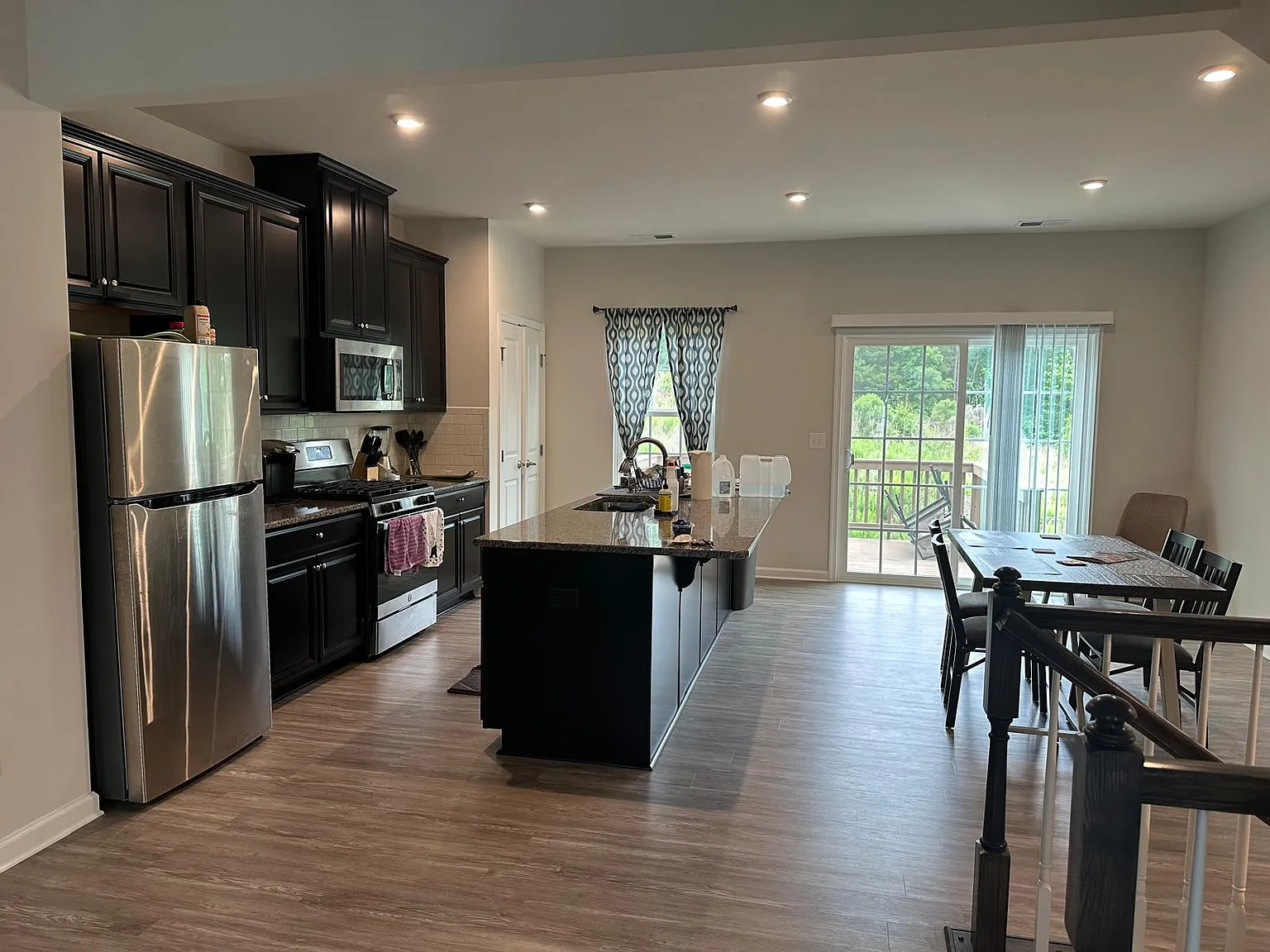 4 bed, 3.5 bath, 2000 sqft, $799 — Photo 3