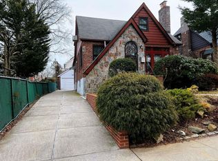 3215 168th St, Flushing, NY 11358