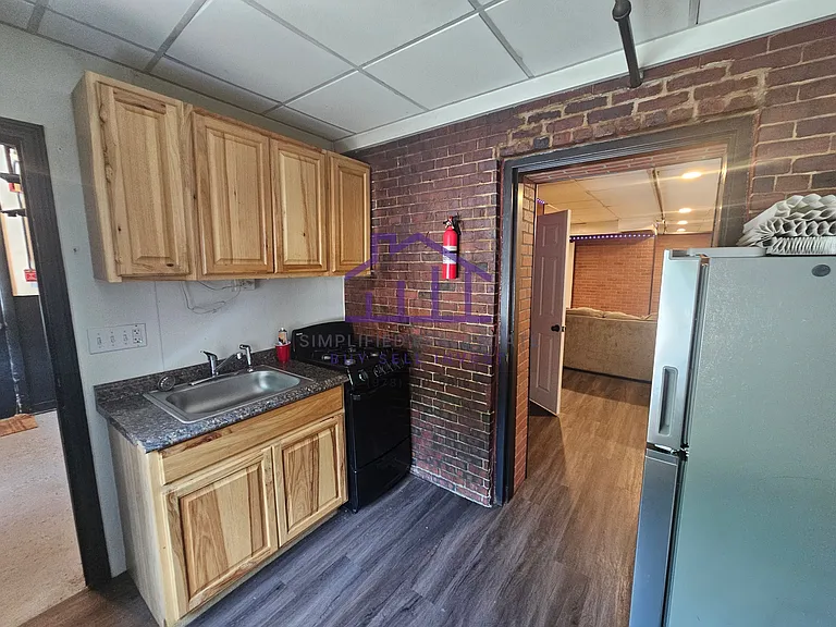 Sunshine Apartments — Photo 13