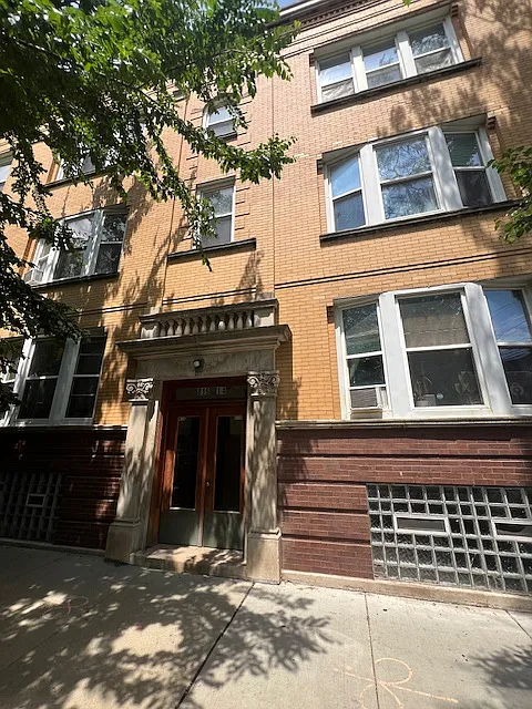 814 W Cornelia Ave #2