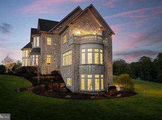 10 Stonebridge Crossing Rd, Newtown, PA 18940