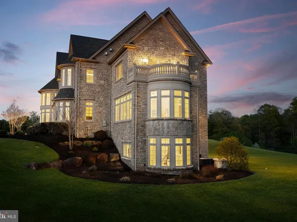 10 Stonebridge Crossing Rd, Newtown, PA 18940