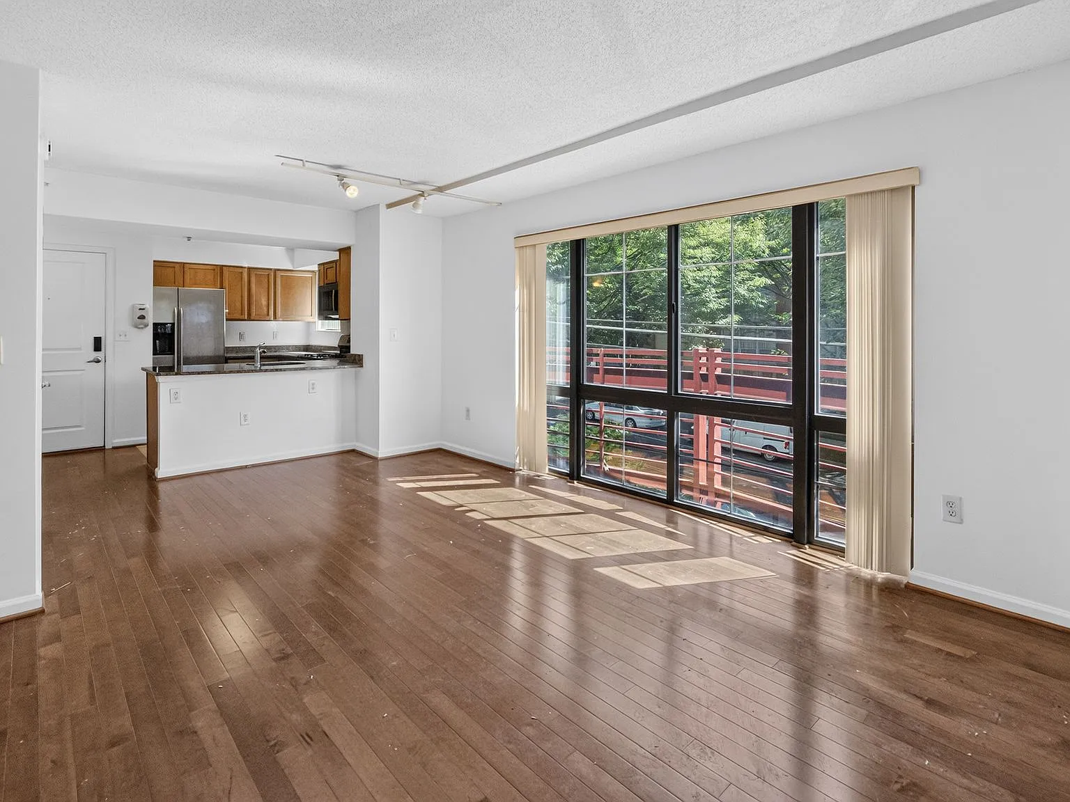 2 bed, 966 sqft, $2,250 — Photo 3