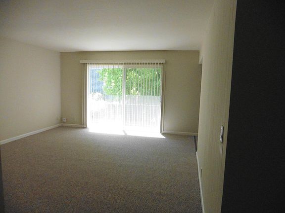 2nd image of 981 Mangrove Ave #C