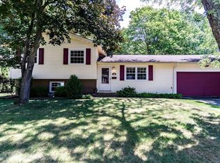 330 Crestview Dr, Munroe Falls, OH 44262