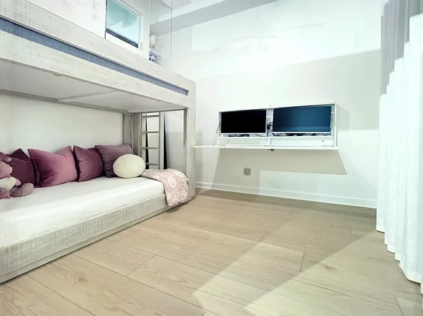 529 West 42nd Street image 5 of 7