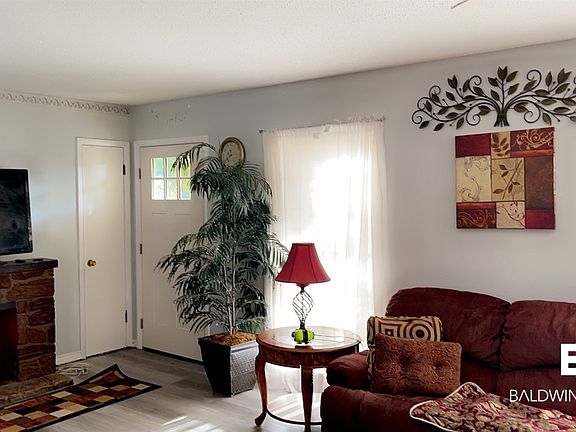5th image of 104 Mitchell Ave