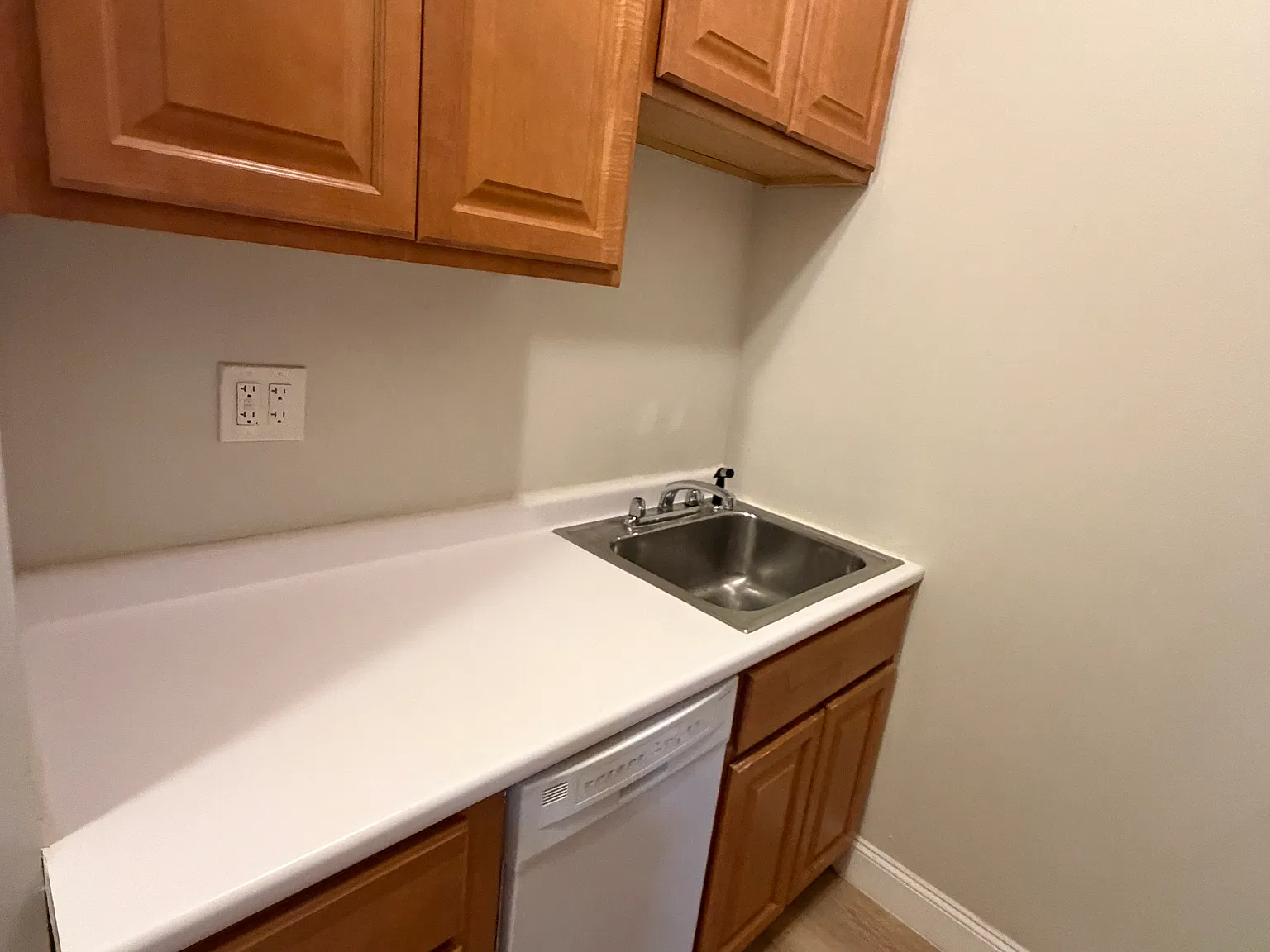 2 bed, 1.0 bath, $3,260 — Photo 3