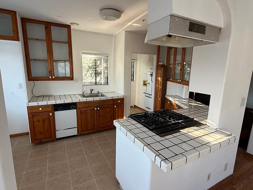 462 W 39th St