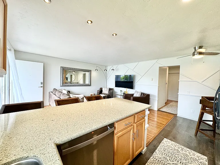 1247 Oliver Ave — Photo 13