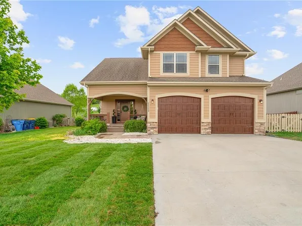 22359 W Cedar St, Tonganoxie, KS 66086