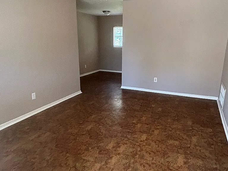 1320 Parkwoods Ter — Photo 2