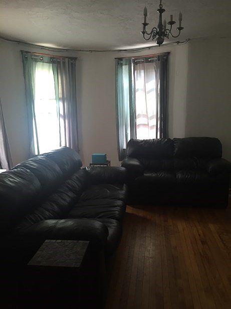 2nd image of 107 Vernon St