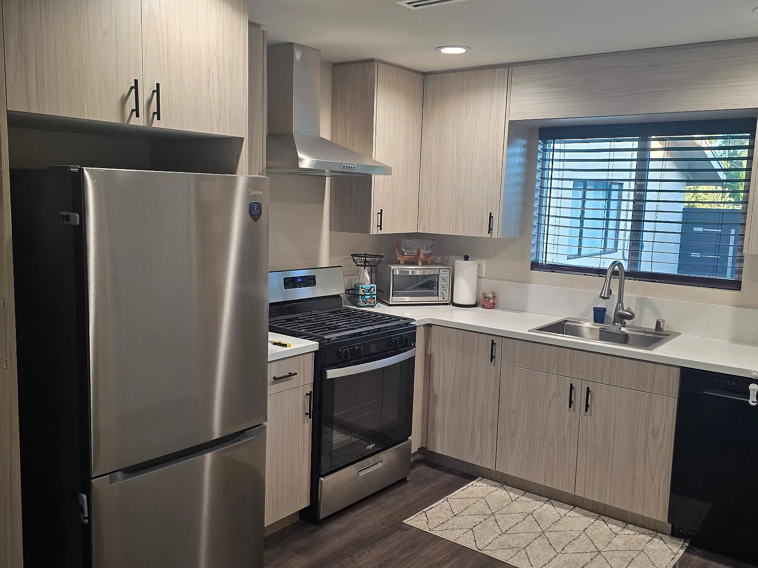 2 bed, 800 sqft, $3,000 — Photo 4