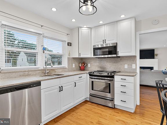 5th image of 866 Chestnut Tree Dr