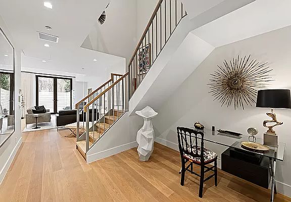 5th image of 163 E 62nd St #Townhouse