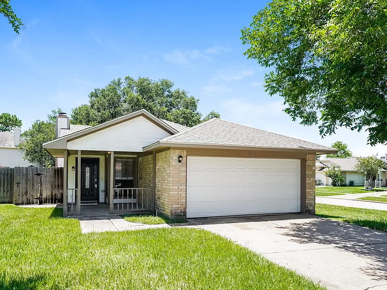 6395 Crossway Dr — Photo 3