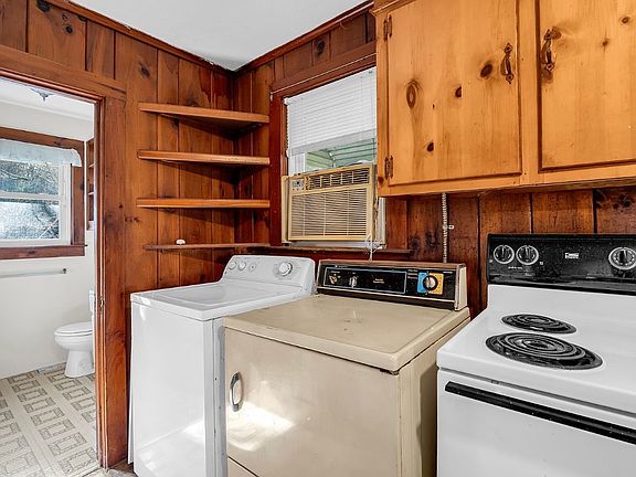 2nd image of 504 Bonner St