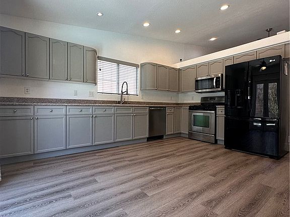 4th image of 1515 Emerald Peak Ave