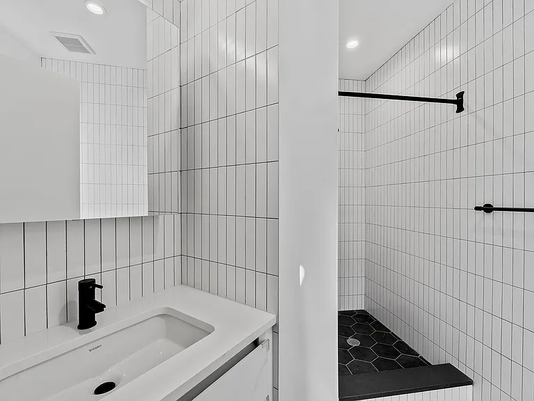 284 Suydam St #3R — Photo 6
