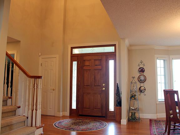 2nd image of 916 S Briarcliff Cir