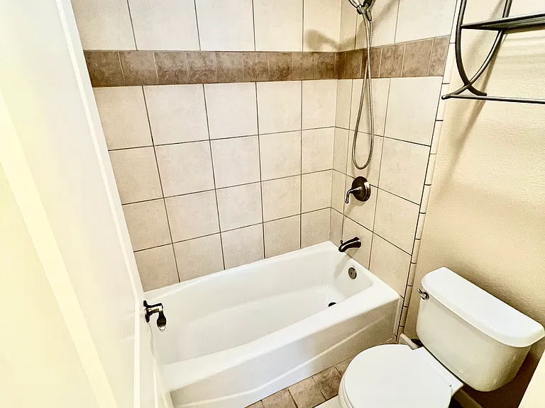 301 Glenwood Cir #147 — Photo 11