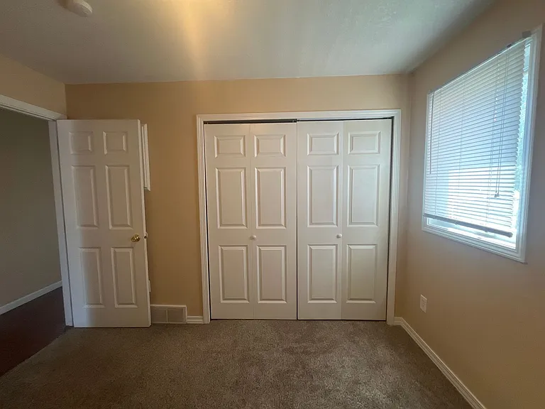 886 Wescott Sq — Photo 6