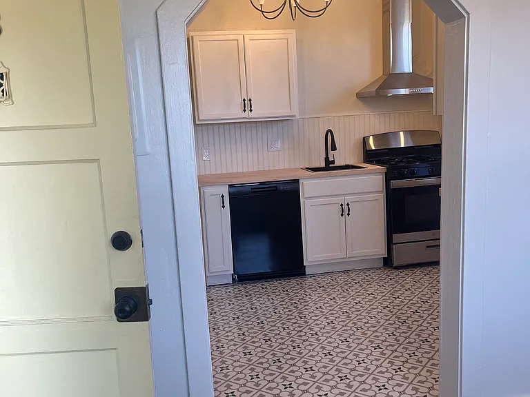 705 Winslow St #3 — Photo 6
