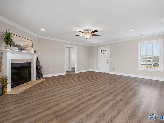 5th image of 111 Stillwood Dr