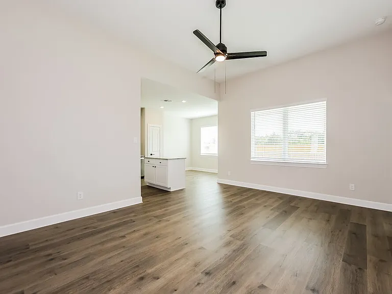 345 Magnolia Blvd — Photo 4