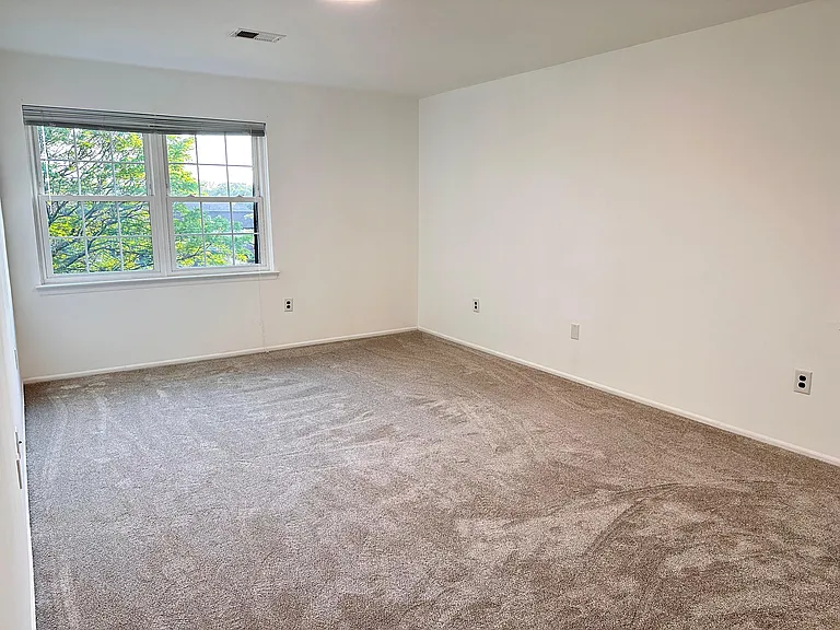 412 Green Hollow Dr — Photo 15