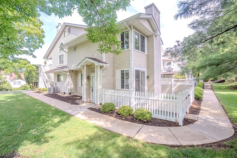 1st image of 9 Evans Court
