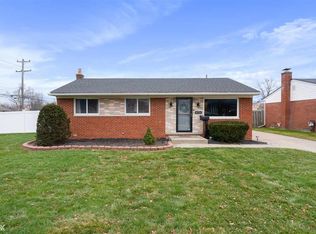 40966 Pickett Ridge Rd, Sterling Heights, MI 48313