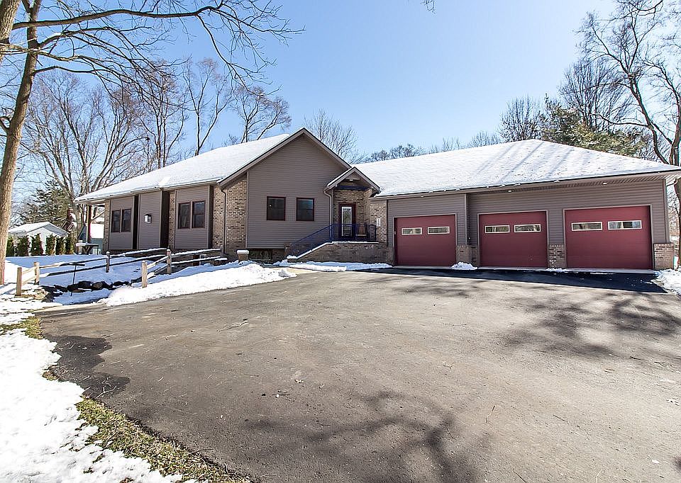 1st image of 123 River Dr