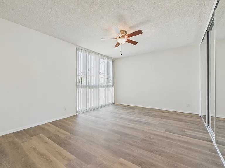 Woodman Apartments — Photo 16