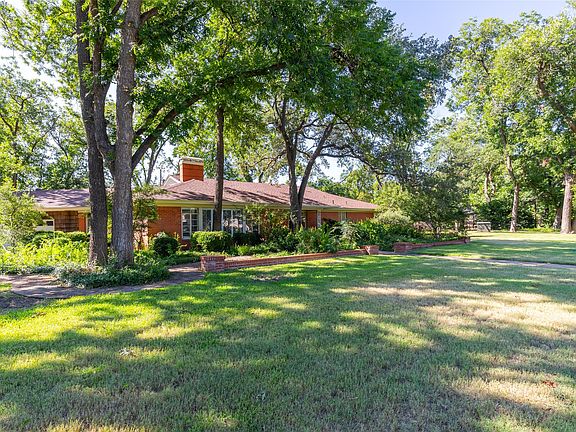 2nd image of 3765 Woodridge Dr