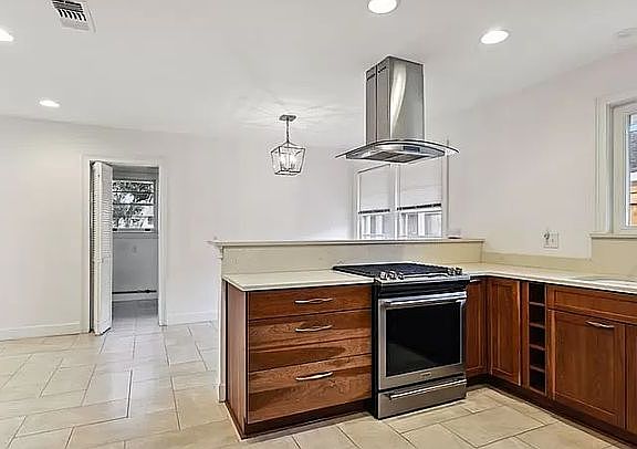5th image of 466 Crystal St