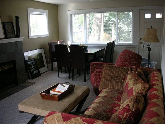 Livingromm with wonderful windows/light