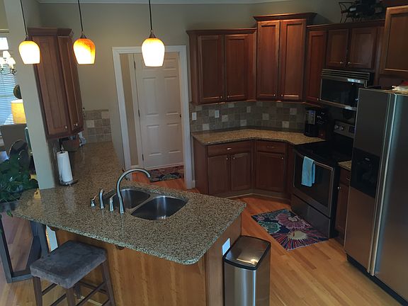 granite/stainless kitchen