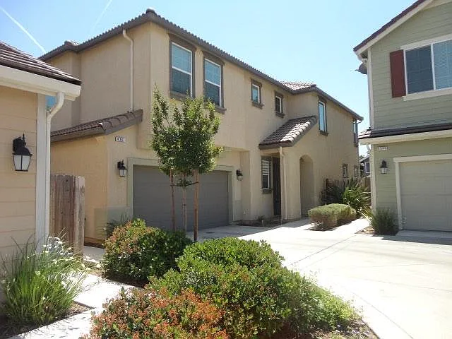 4361 W Pinsapo Dr photo 1