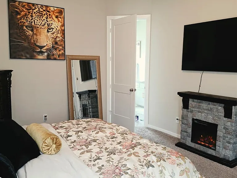 8411 Hunters Cliff Dr — Photo 4