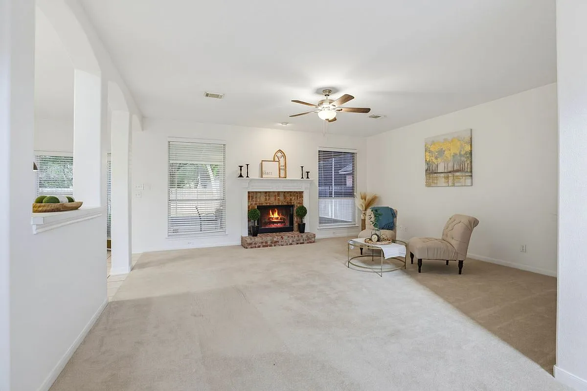 3 bed, 3.0 bath, 2556 sqft, $2,500 — Photo 4