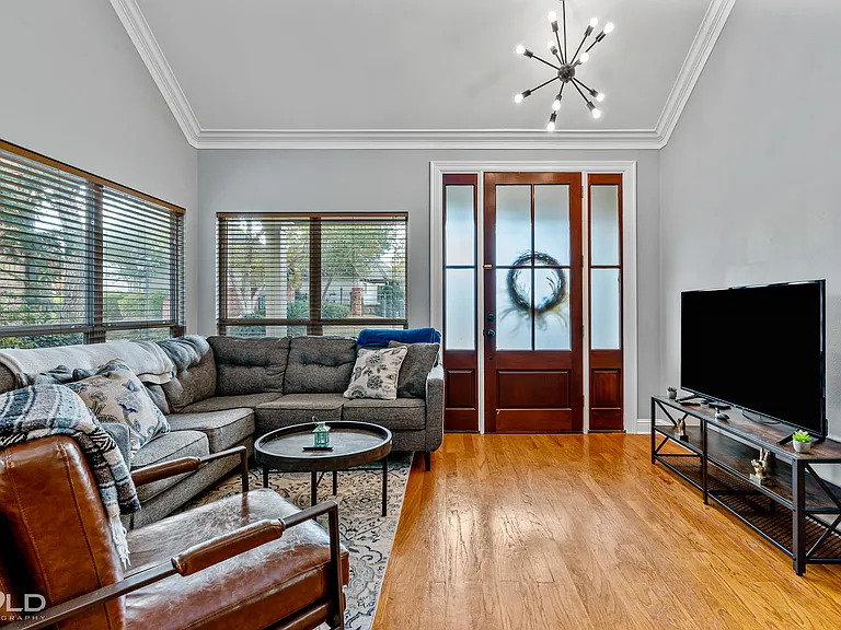 8915 Glenmora Dr — Photo 11